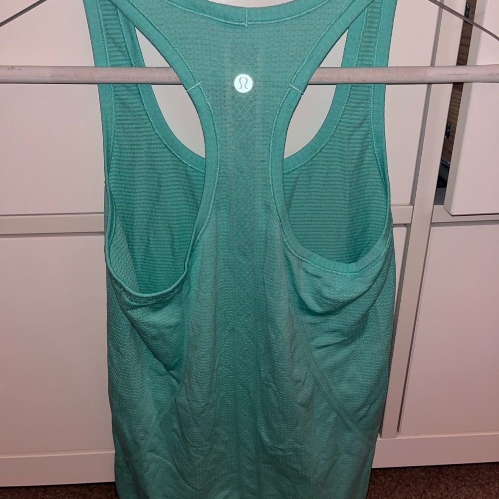 Lululemon Swiftly Tech Razorback Tank Top. - Picture 2 of 3